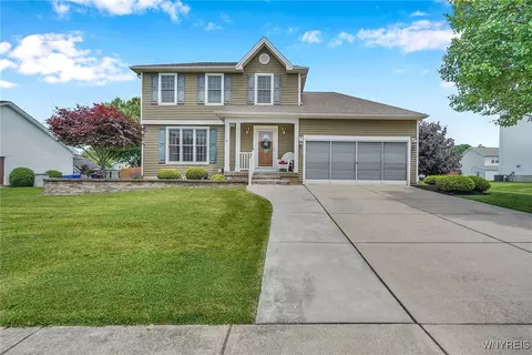 17 Park Meadow Dr, West Seneca, NY 14224