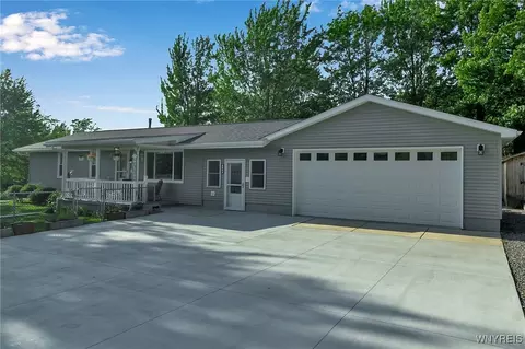 590 Kennedy Ave, Evans, NY 14006