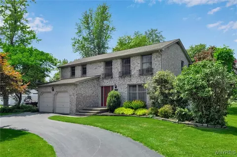 5240 Brookhaven Dr, Clarence, NY 14031