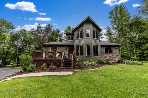 860 Mammot Rd, Darien, NY 14004