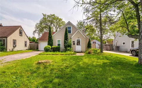 55 Spruce Rd, Amherst, NY 14226
