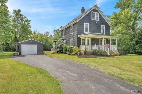 2538 Fix Rd, Grand Island, NY 14072