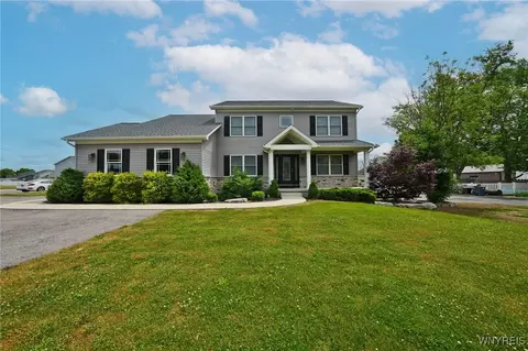 6409 Ward Rd, Wheatfield, NY 14132