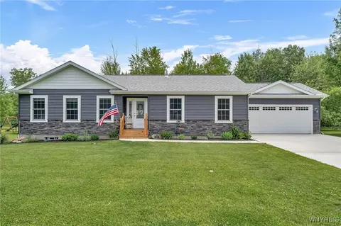 14 Rosalind Dr, Evans, NY 14006