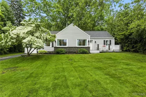 1096 Escarpment Dr, Lewiston, NY 14092