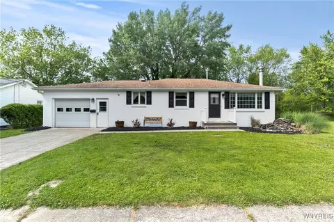 22 Carol Dr, West Seneca, NY 14224