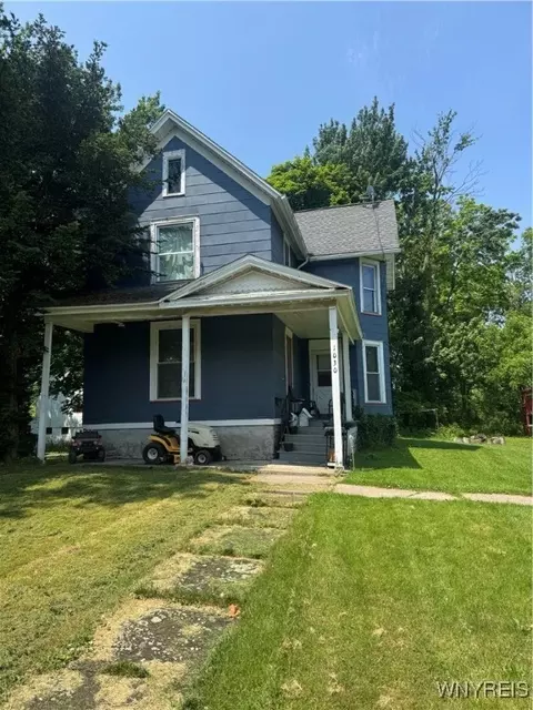 1030 Gwinn St, Shelby, NY 14103