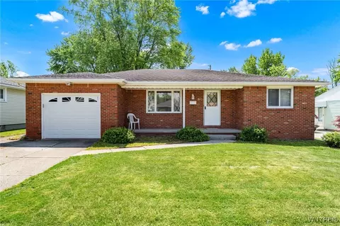 85 Mitchell Dr, Tonawanda, NY 14150
