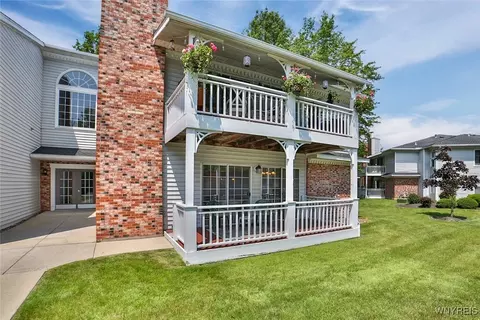 1105 Youngs Rd #B, Amherst, NY 14221