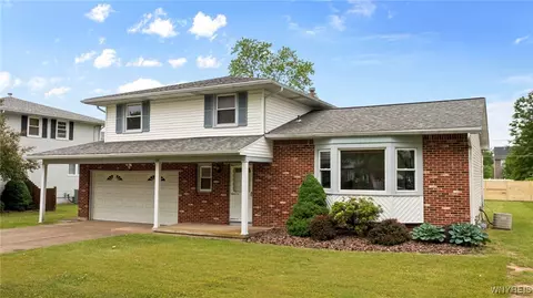 110 Countryside Ln, Grand Island, NY 14072