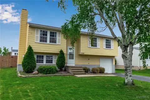 7059 Academy Ln, Lockport, NY 14094