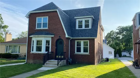 6 Mckinley Pkwy, Buffalo, NY 14220