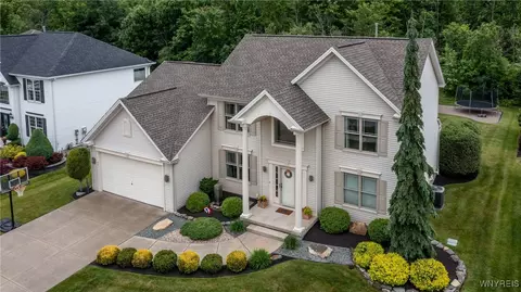 39 Chicory Ln, Lancaster, NY 14086