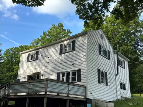 21 Thompson St #3862, Perry, NY 14530
