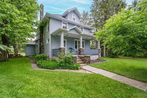940 Town Line Rd, Lancaster, NY 14086