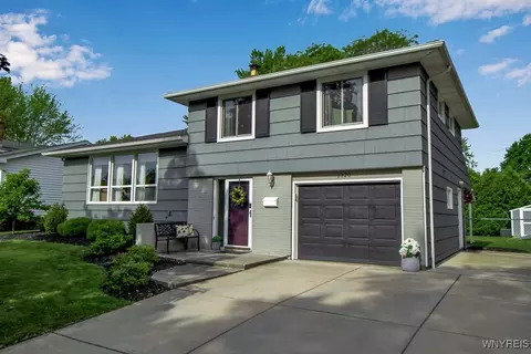 1320 Brookfield Dr, North Tonawanda, NY 14120