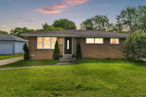 84 Kurtz Ave, Lancaster, NY 14086