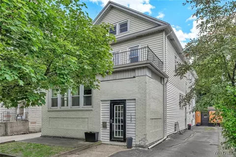 135 Hartwell Rd, Buffalo, NY 14216