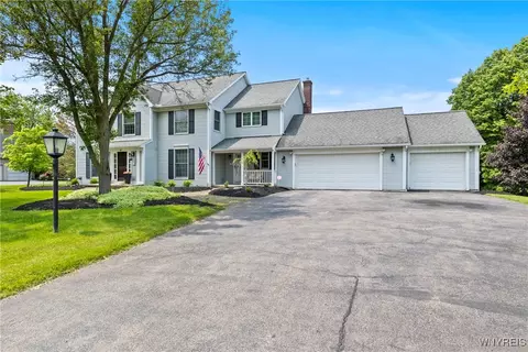 89 Heatherstone Ln, Rochester, NY 14618