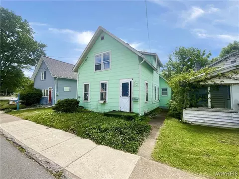 27 Broughton Ct, Tonawanda, NY 14150