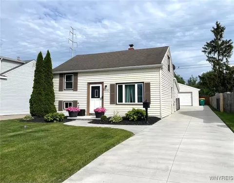 4947 Morgan Pkwy, Hamburg, NY 14075