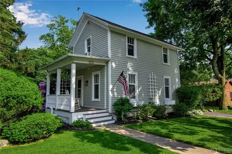 17 East Ave, Le Roy, NY 14482