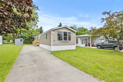 21 Harmony Ln, Cheektowaga, NY 14225