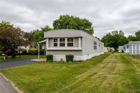 49 Lorraine Pl, West Seneca, NY 14224