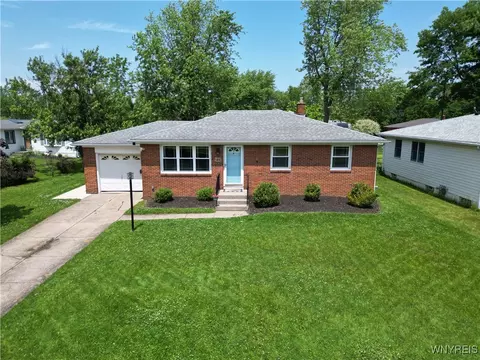 144 Willowcrest Dr, West Seneca, NY 14224