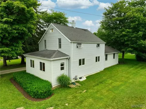 7039 Versailles Rd, Eden, NY 14057