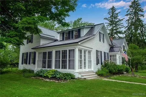 718 Jewett Holmwood Rd, Aurora, NY 14052