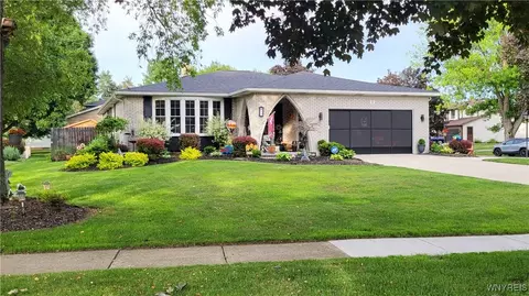11 Honorine Dr, Depew, NY 14043