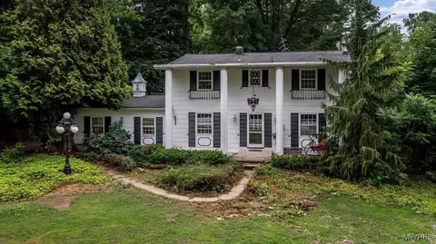 470 Hemstreet Rd, East Aurora, NY 14052
