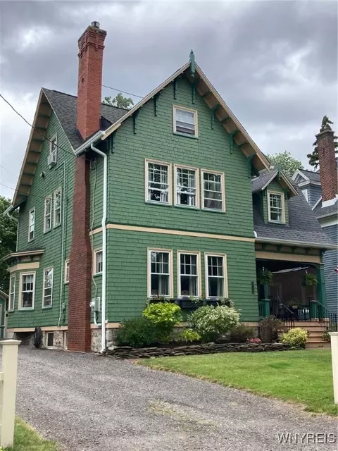 316 High St, Lockport, NY 14094