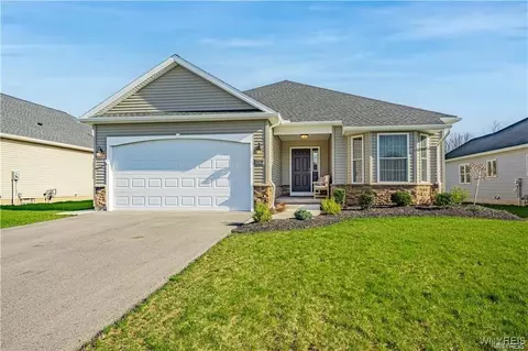 7010 James Francis Dr, Lockport Town, NY 14094