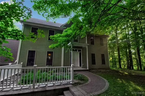 8480 Rochester Rd, Royalton, NY 14067