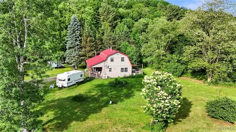 8368 Higgins Rd, Freedom, NY 14065