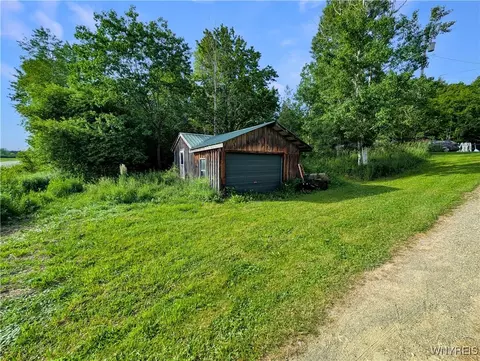8368 Higgins Rd, Freedom, NY 14065 photo 11