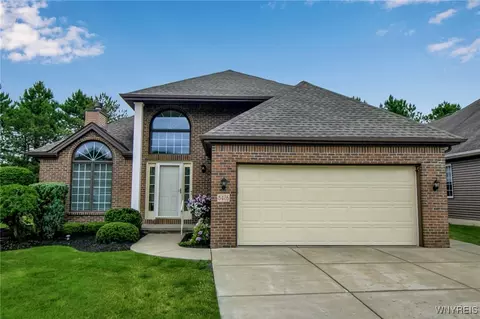 8476 Chadway Ct, Buffalo, NY 14221