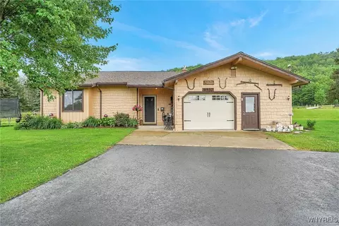 6557 Boberg Rd, Ashford, NY 14171