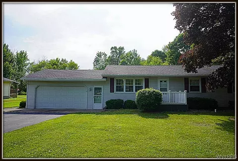 3840 Coomer Rd, Newfane, NY 14108
