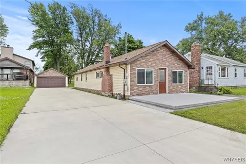 150 Midshore Dr, Buffalo, NY 14219