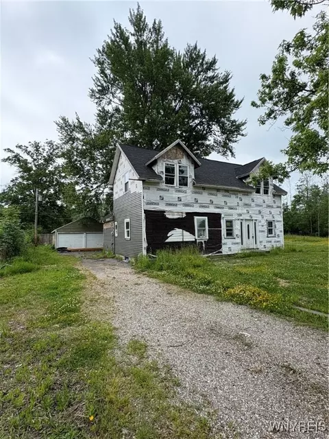 3046 Westwood Dr, Grand Island, NY 14072