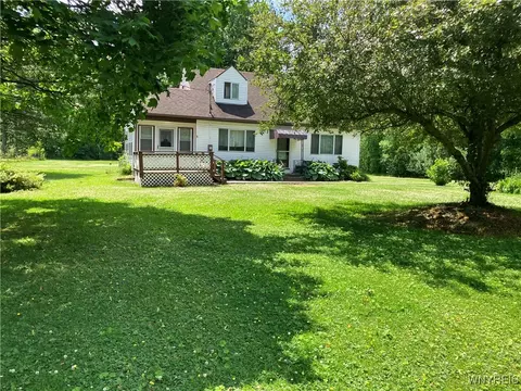 1300 Cain Rd, Porter, NY 14174