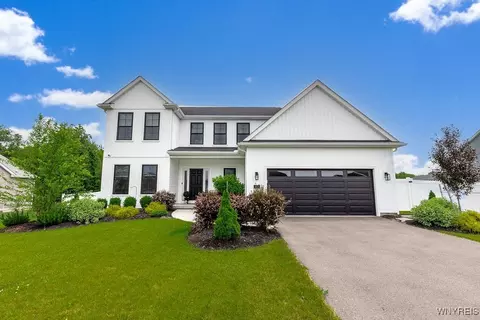 5471 Sycamore Ln, Hamburg, NY 14075
