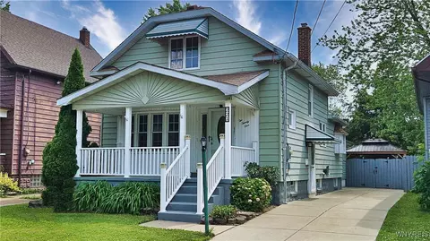 221 82nd St, Niagara Falls, NY 14304
