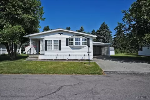 108 Parkside Cir, Cheektowaga, NY 14227
