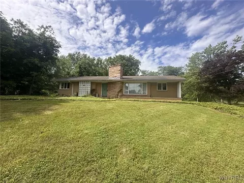 4884 Clinton St, West Seneca, NY 14224