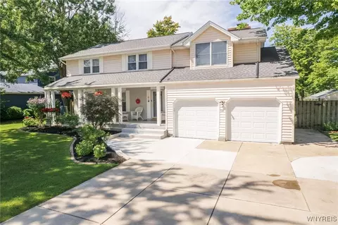 68 Dolphin Dr, Grand Island, NY 14072