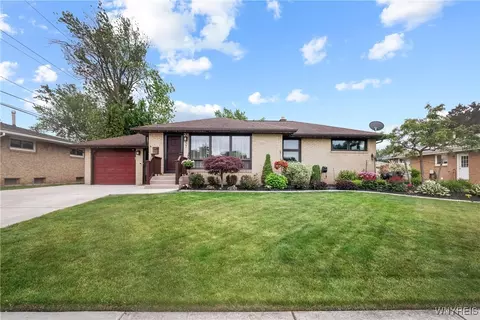 77 Angelacrest Ln, West Seneca, NY 14224
